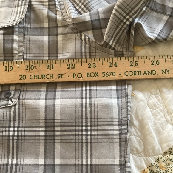 Ocean & Coast mens button down short sleeve shirt Lg gray plaid outdoor active - Picture 10 of 11